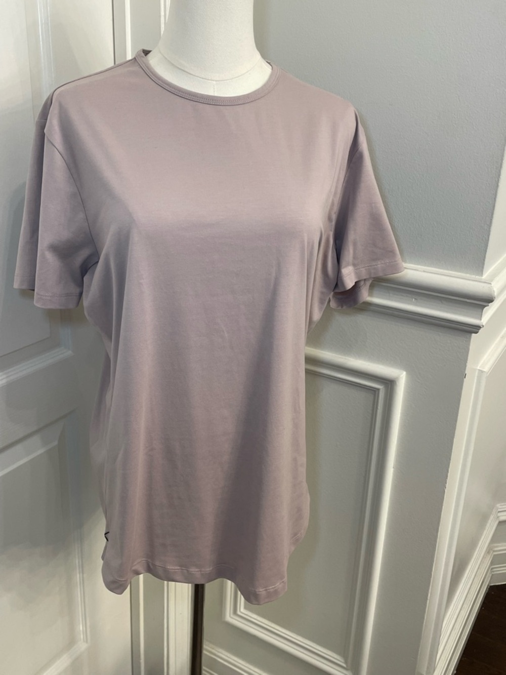 X-Cuts Curve-Hem Crewneck Tee in Dusty Mauve